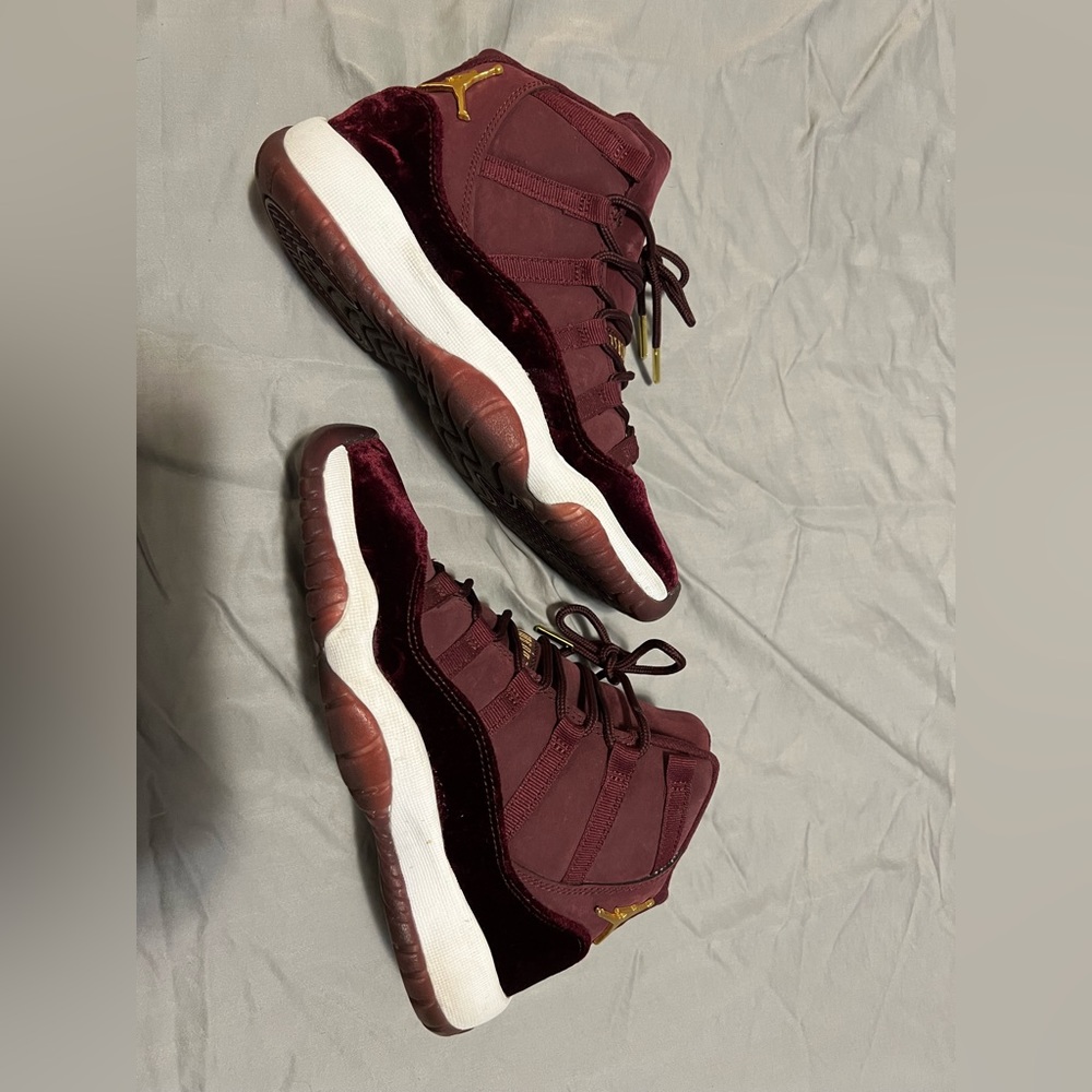 Air Jordan 11 Retro GG Heiress Velvet size 4 (5.5 in Women)